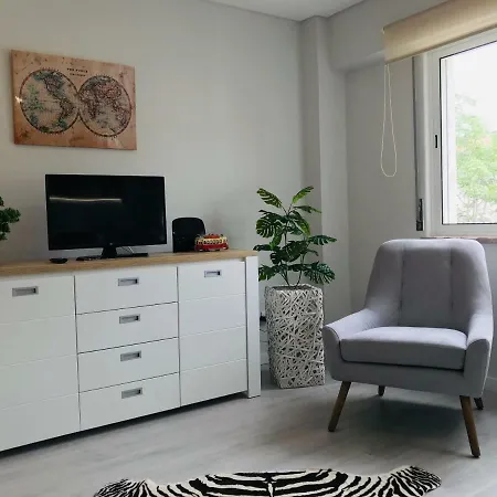 Rent4rest Sao Bento Charming Lisbona