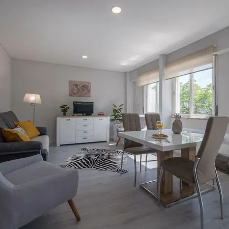 Rent4rest Sao Bento Charming Apartment *